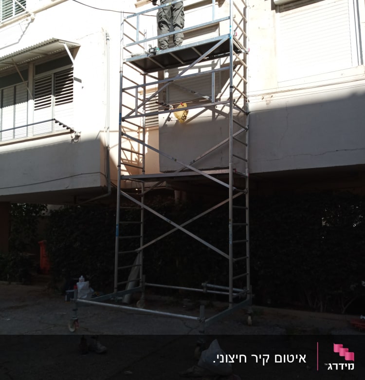איטום קיר חיצוני.
